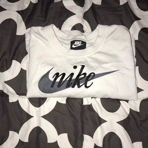 Nike crop top 🤍